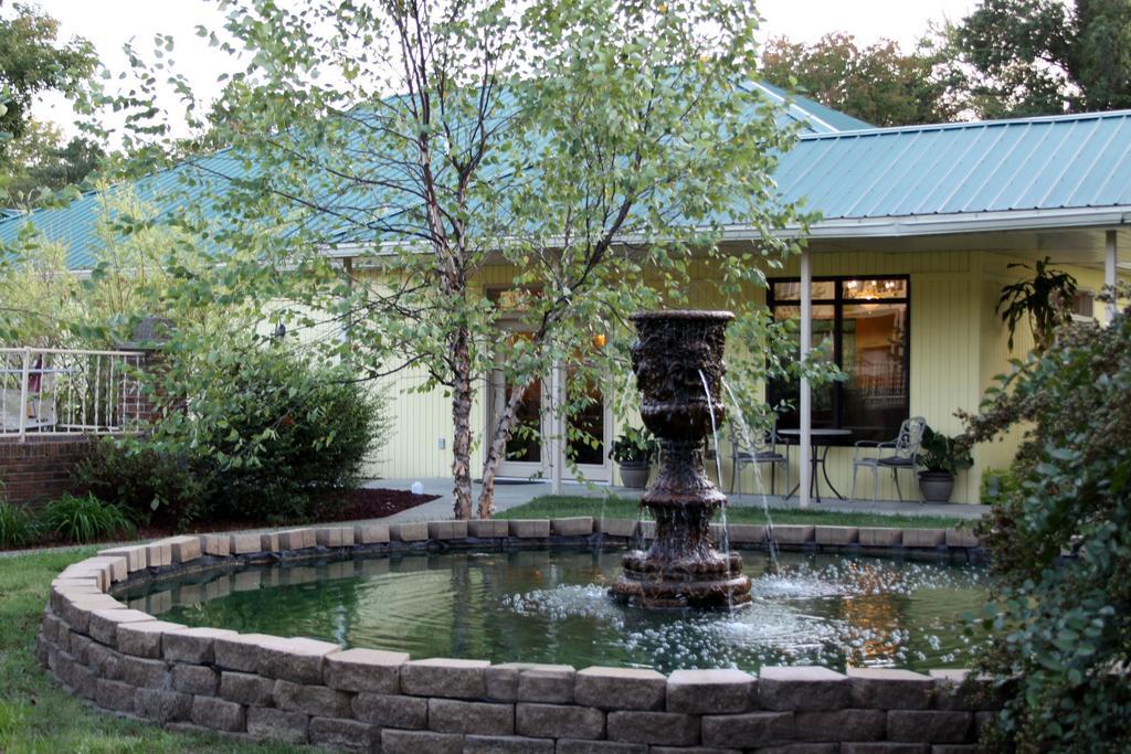 Golden Manor Inn & Suites Muldraugh Kültér fotó