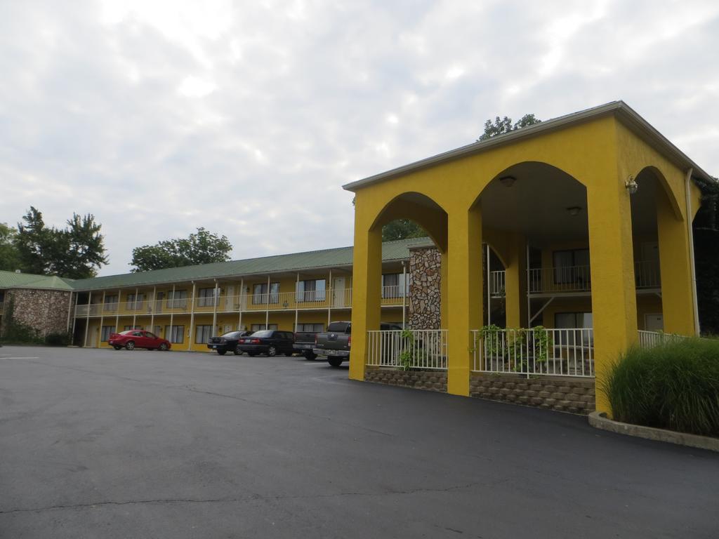 Golden Manor Inn & Suites Muldraugh Kültér fotó